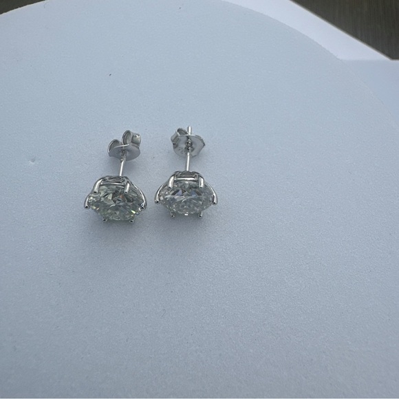 Moissanite Round Earrings 2CT with Blue Pouch - Picture 9 of 10